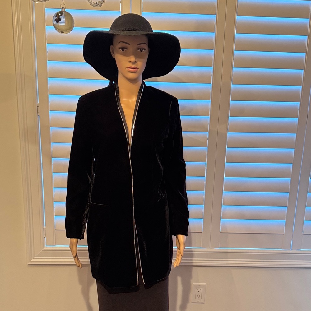 Elegant Black Velvet Women's Coat